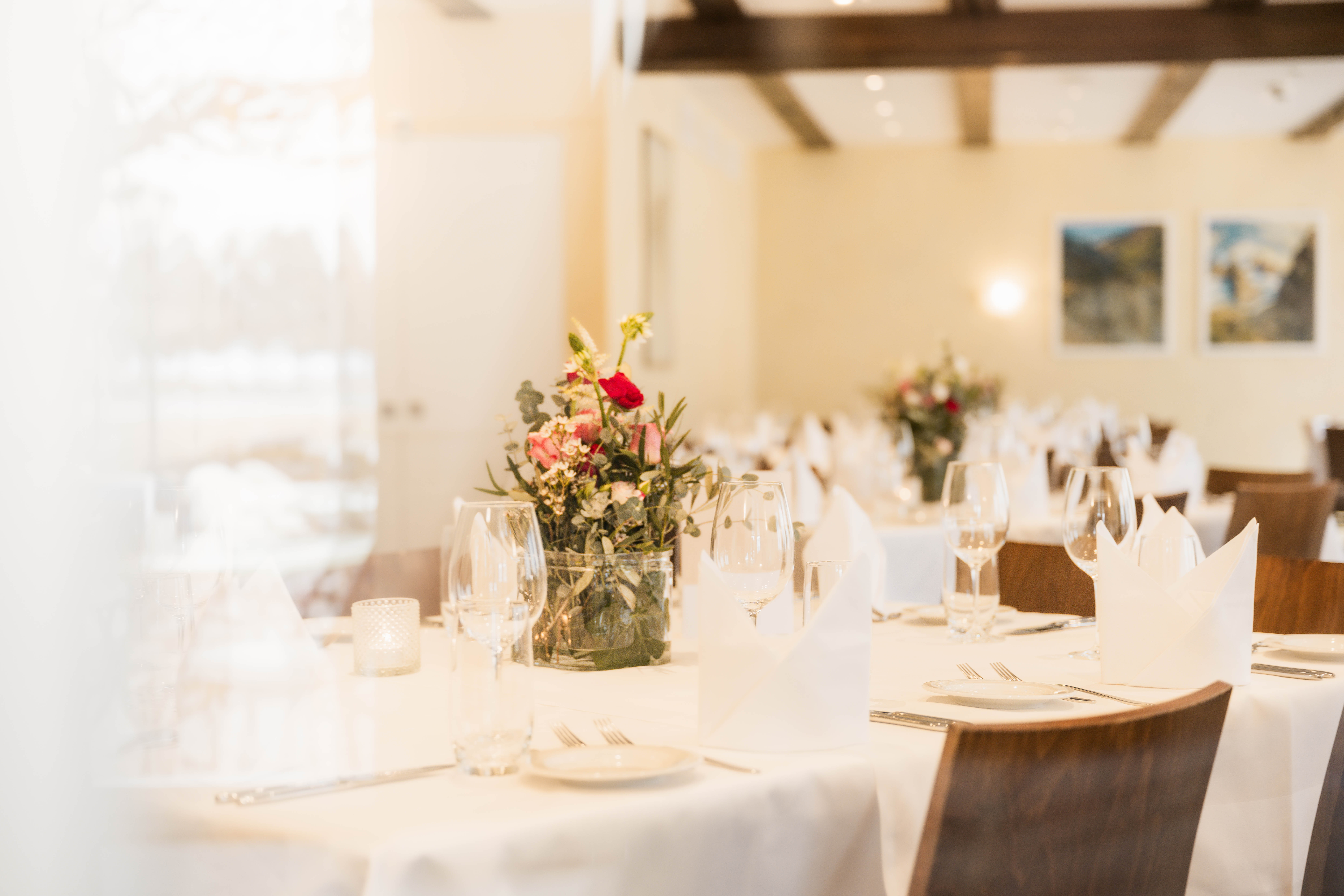 Planen Sie Ihre Veranstaltung bei uns im Hotel Restaurant neuhaus zum see, am Ufer des Thunersees! Event-Räumlichkeiten im Hotel Restaurant neuhaus zum see in Unterseen bei Interlaken